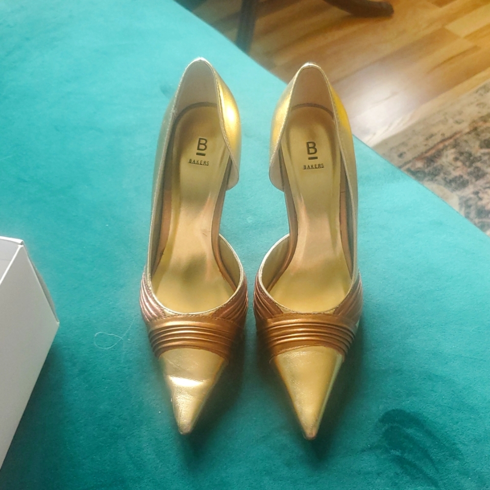 Size 7 gold heels